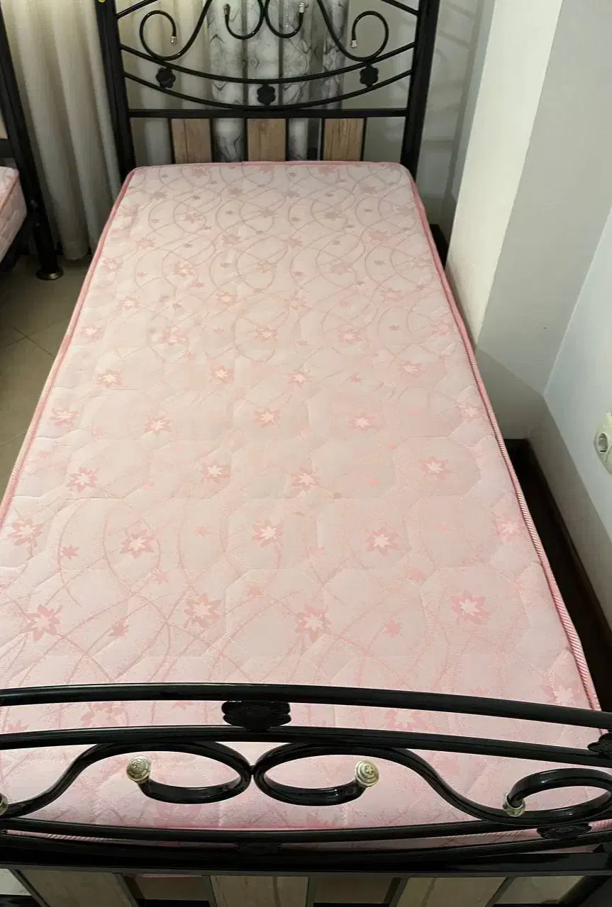 تخت خواب یک نفره + تشک در حد نو|تخت و سرویس خواب|جویبار, |دیوار