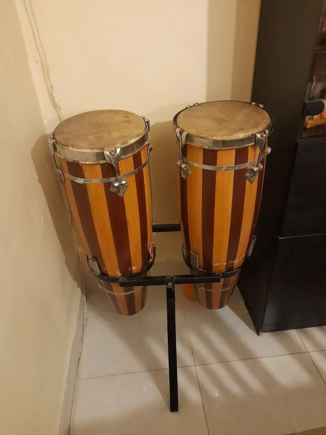 تومبا ازبا|درام و پرکاشن|اصفهان, جلفا|دیوار