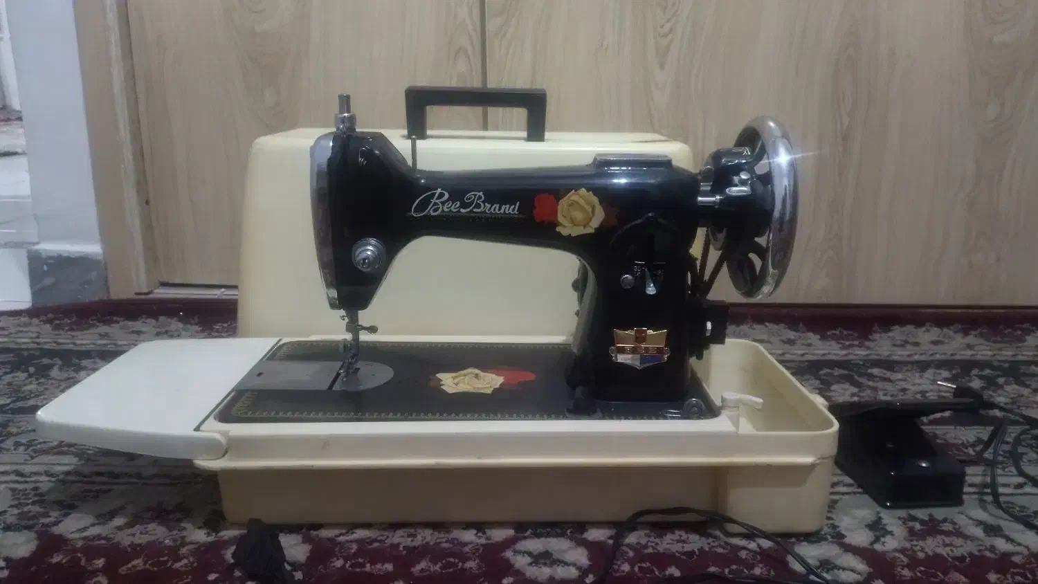 چرخ خیاطی|چرخ خیاطی و ریسندگی|بومهن, |دیوار