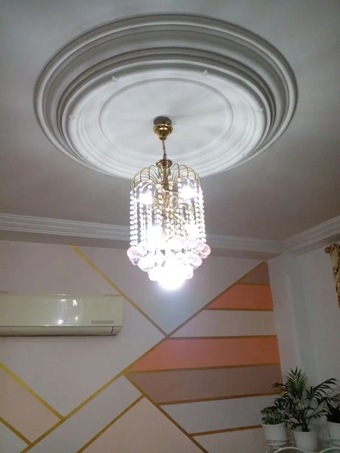 لوستر یکی کوچک ویکی بزرگ|لوستر و چراغ آویز|رشت, اسماعیل آباد|دیوار