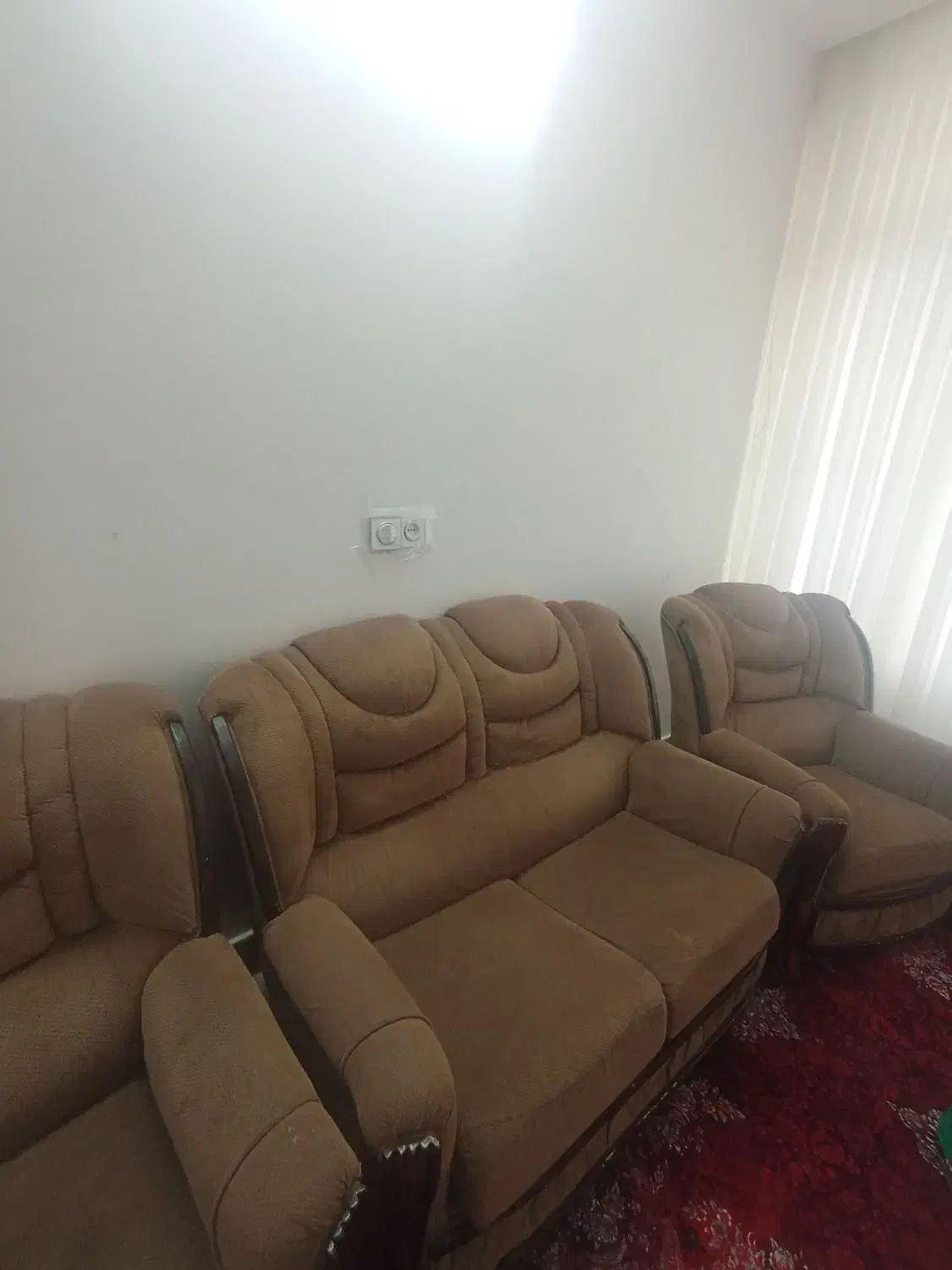 یک دست مبل هفت نفره به فروش میرسد|مبلمان خانگی و میز عسلی|تربتحیدریه, باغ سلطانی|دیوار