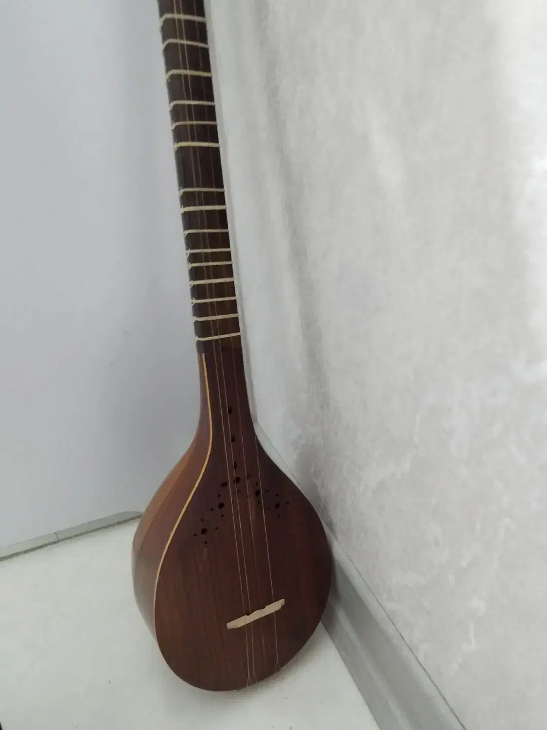 سه تار|سازهای سنتی|شیراز, زرهی|دیوار