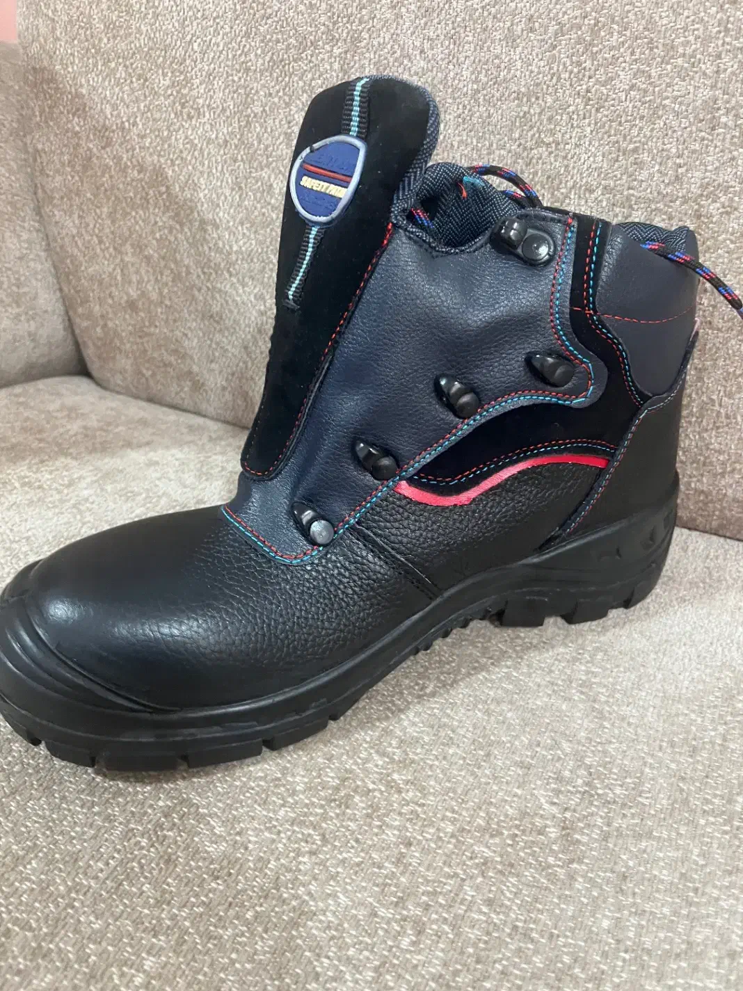 لباس وکفش کار|لباس|خواف, |دیوار