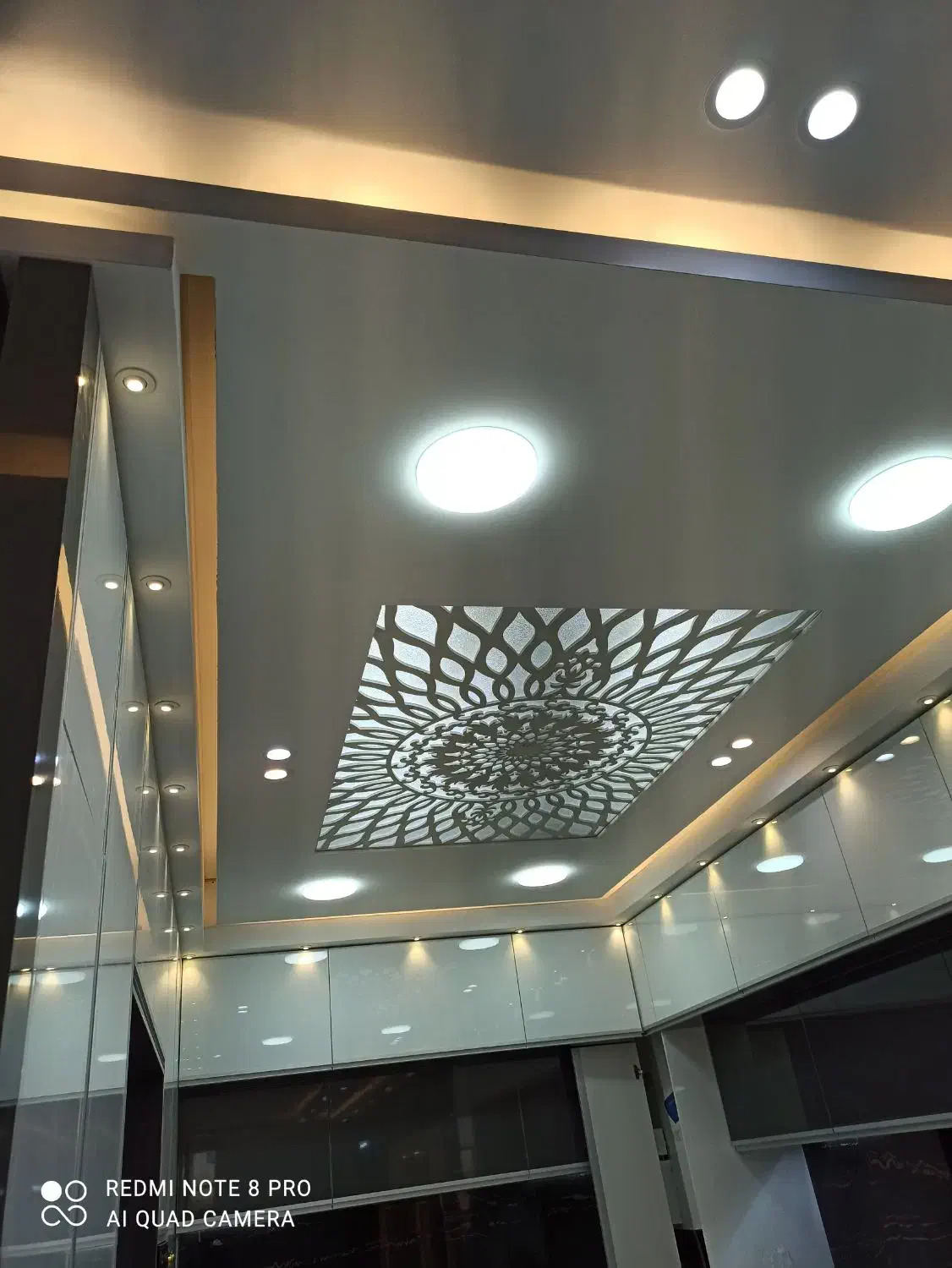 برقکارنصب ایفون نورپردازی برق ستون کارنمارفع اتصال|خدمات پیشه و مهارت|شیراز, میانرود|دیوار