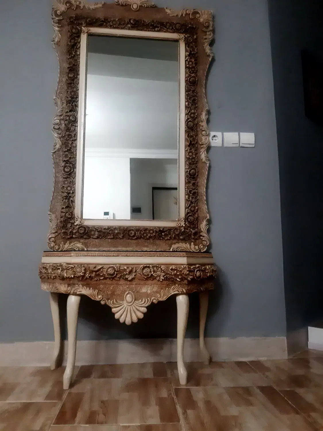 آیینه و میز|مبلمان خانگی و میز عسلی|بندر گز, |دیوار