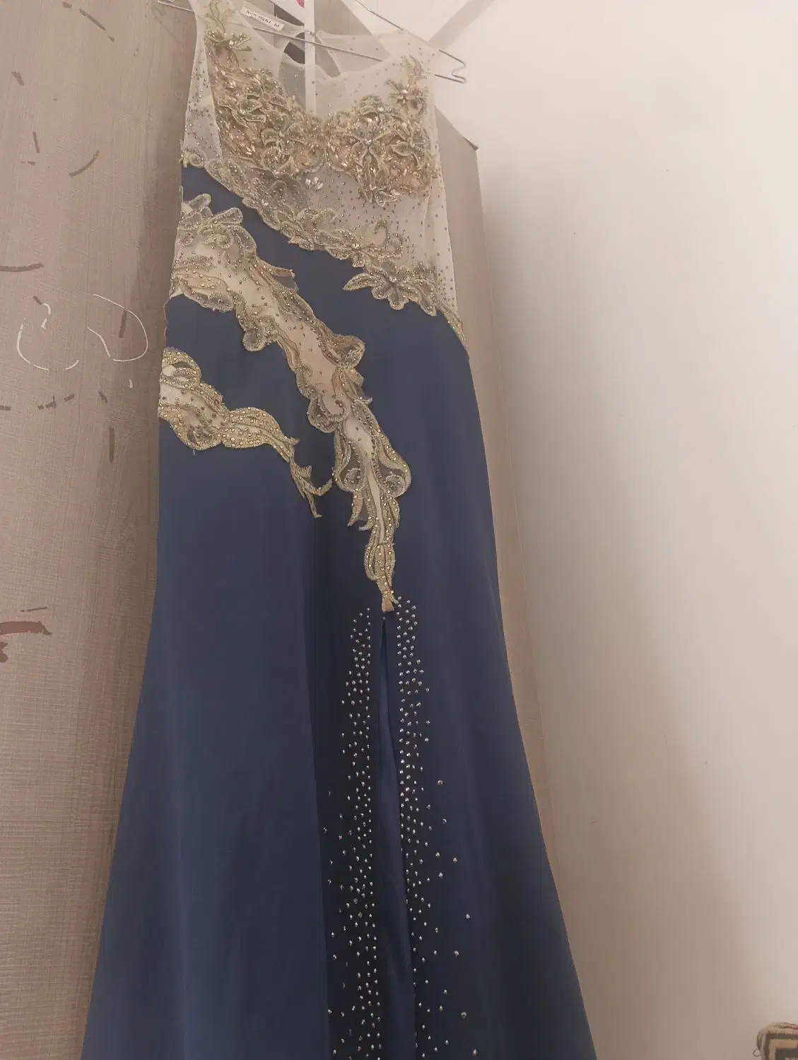 لباس مجلسی|لباس|فردوس (خراسان), |دیوار