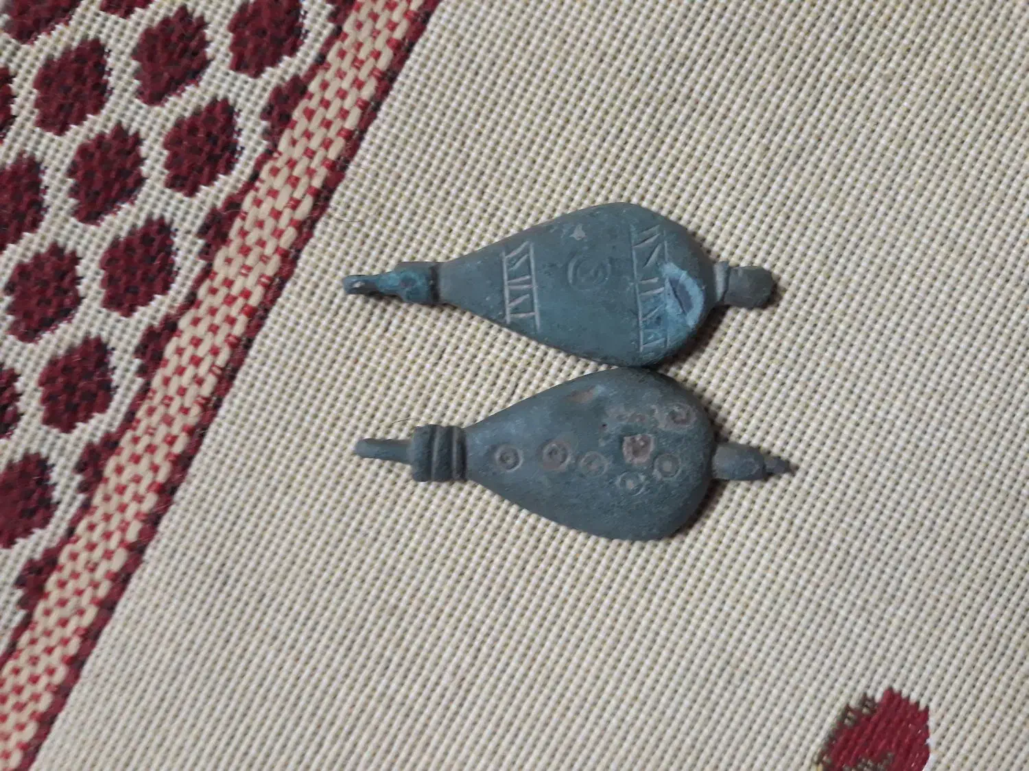 انگشتروزنگوله دوعددگردنی سلجوقی|کلکسیون اشیاء عتیقه|گنبد کاووس, |دیوار