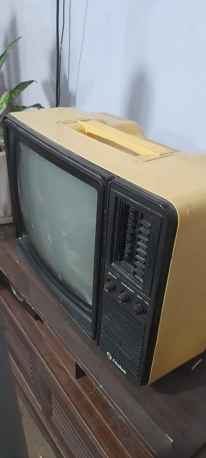 تلویزیون قدیمی|تلویزیون و پروژکتور|مشهد, طلاب|دیوار