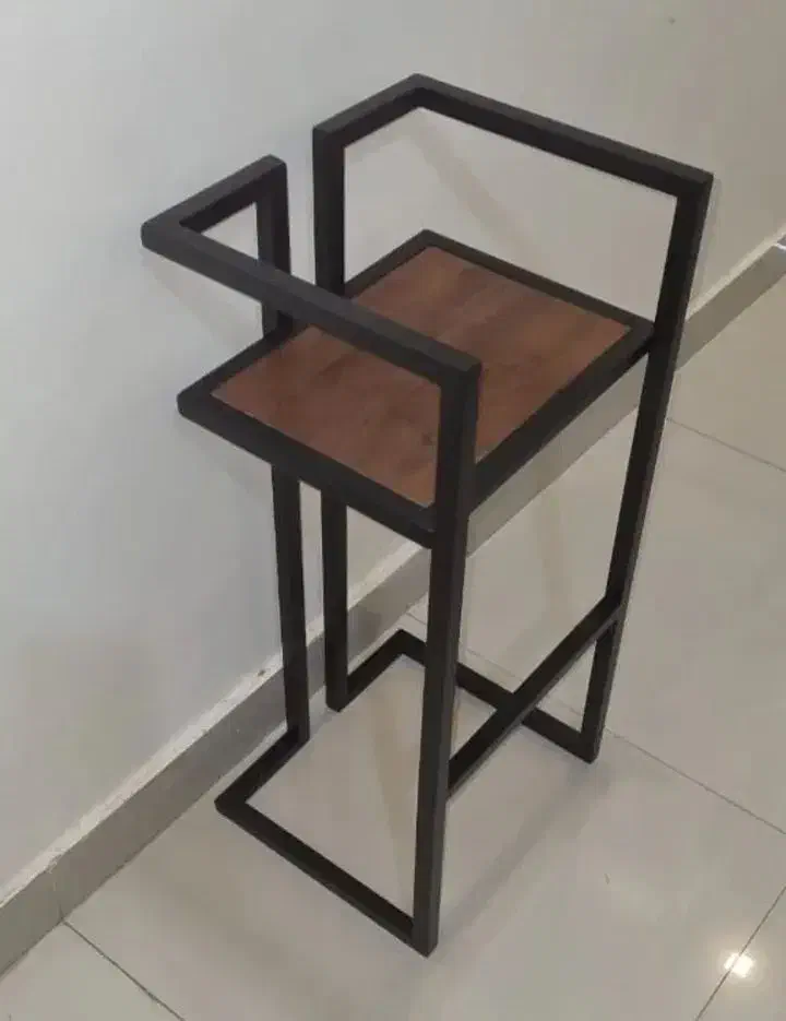 صندلی ، چهارپایه|صندلی و نیمکت|فردیس, ثابتی|دیوار