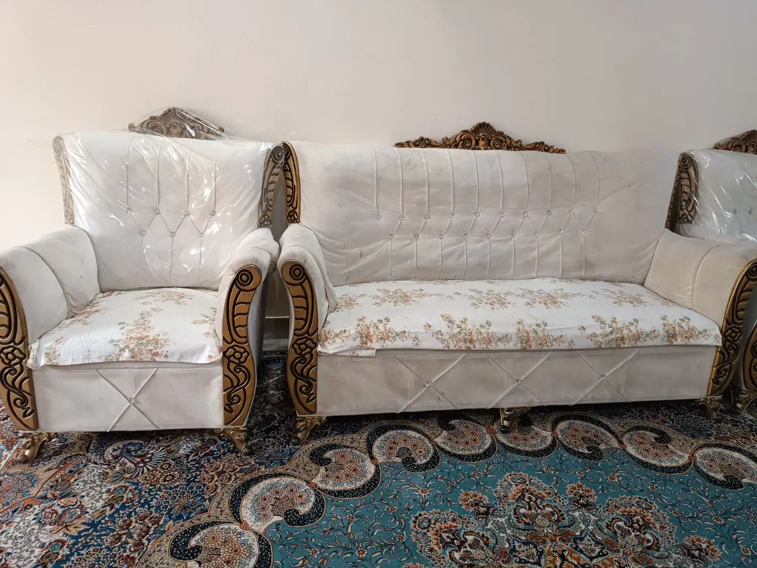 مبل ۷ نفره موجود میباشد|مبلمان خانگی و میز عسلی|اهواز, کمپلو شمالی|دیوار