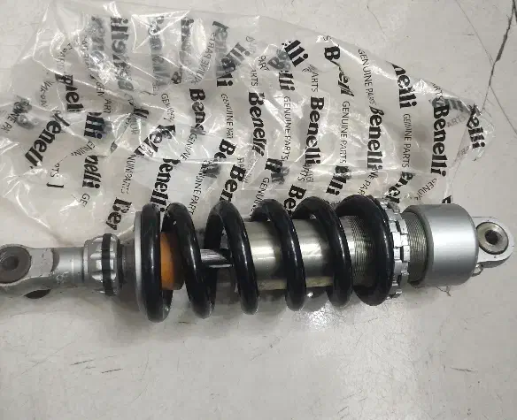 کمک عقب بنلی ۳۰۰|قطعات یدکی و لوازم جانبی|قم, انسجام|دیوار