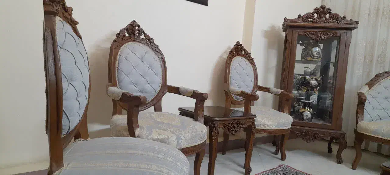 مبل 9نفره تمیز و شیک به همراه 2عدد ویترین|مبلمان خانگی و میز عسلی|شاهینشهر, خبرنگار|دیوار