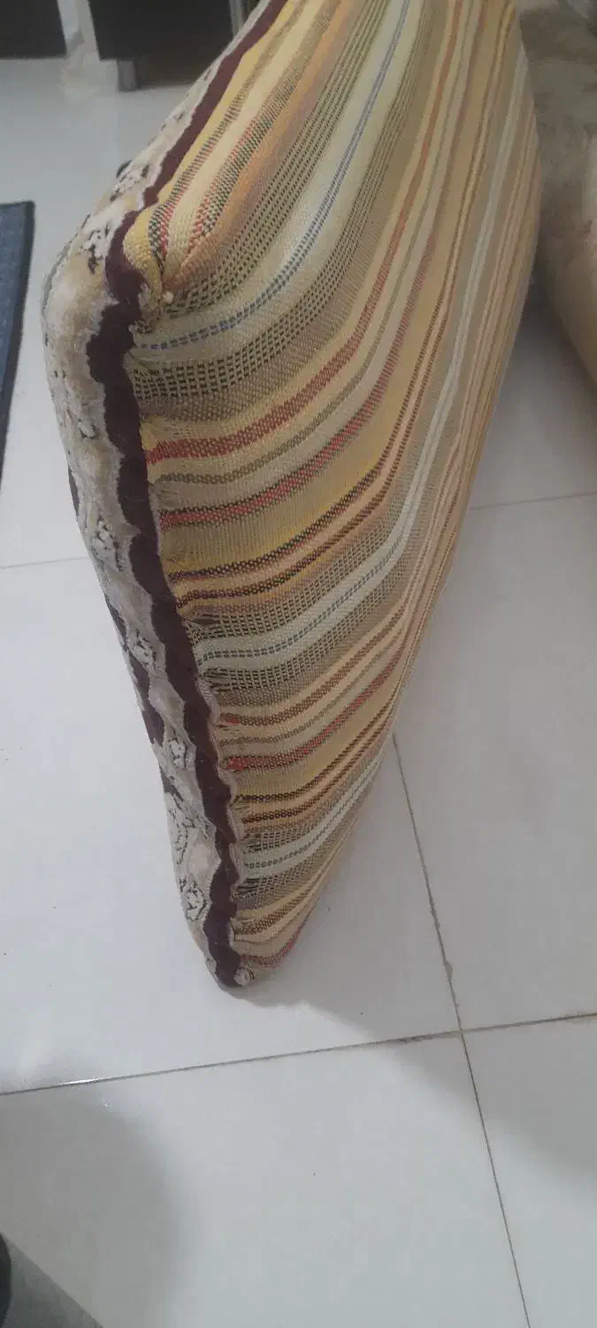 پشتی قالینی|پشتی|تربت جام, میان جام|دیوار