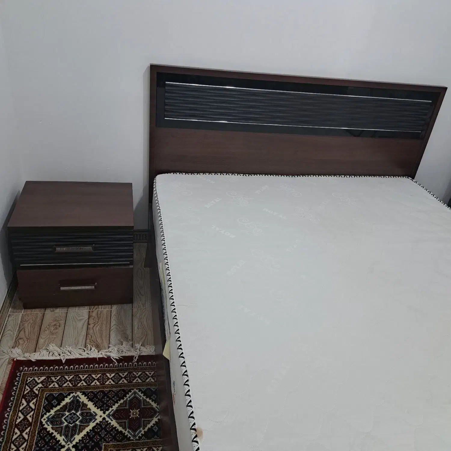 تخت خواب دونفره با خوشخواب نو|تخت و سرویس خواب|خورموج, |دیوار