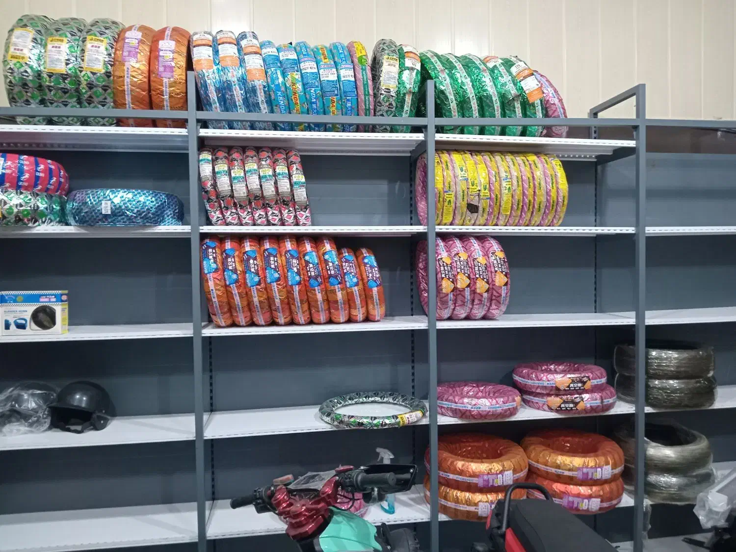 لاستیک|موتورسیکلت|کیش, |دیوار