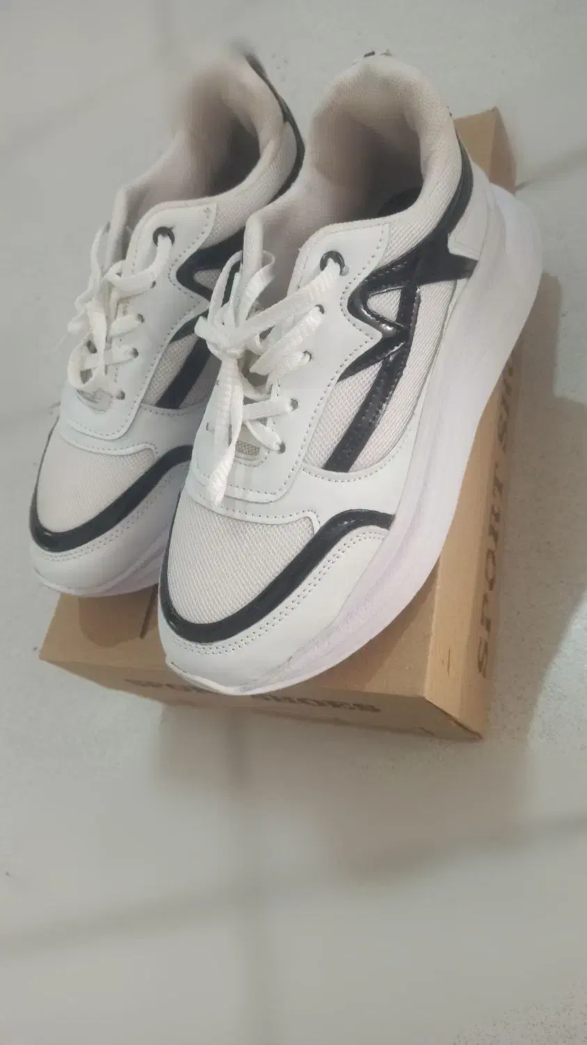 یه جفت کفش اسپرت کاملا نو، سایز 39، به قیمت 400ت|کیف، کفش، کمربند|سبزوار, کوی بهار|دیوار