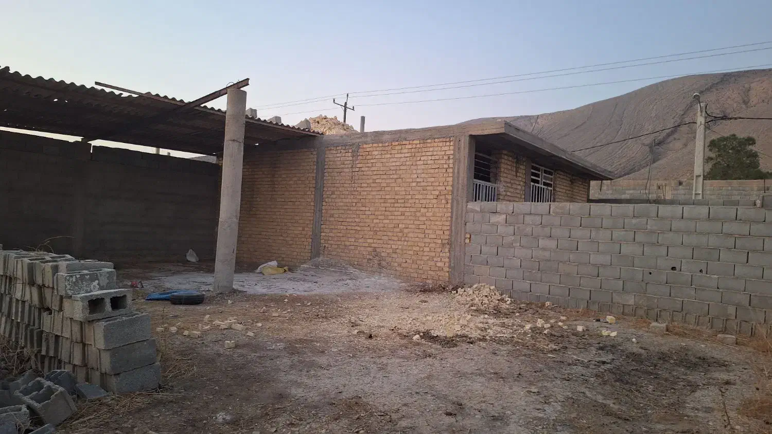 گاراژ به مساحت ۲۰۰۰متر  به طور رهن اجاره|فروش دفتر صنعتی، کشاورزی، تجاری|مرودشت, مجد آباد|دیوار
