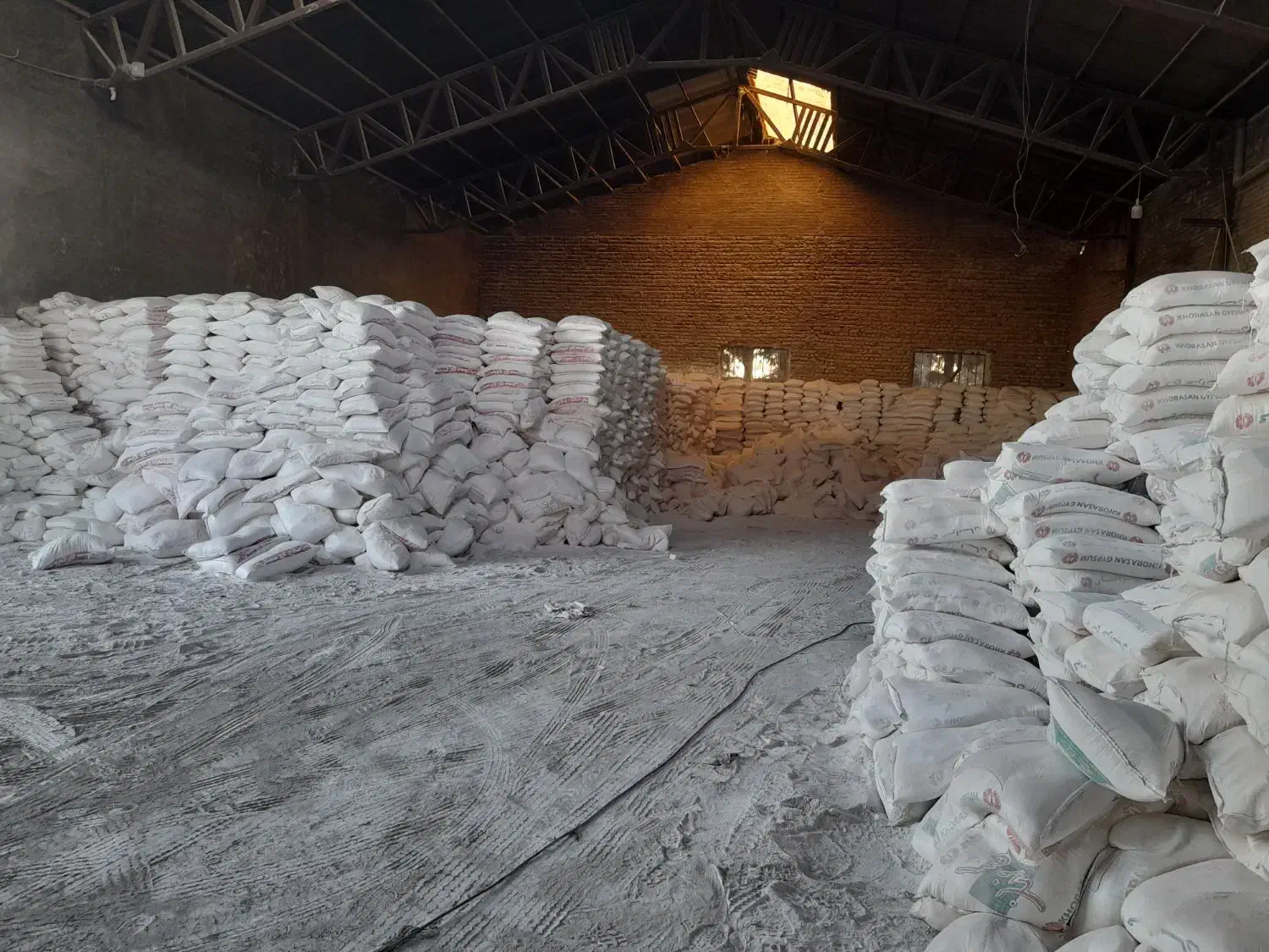 فروش کاشی سرامیک میبد مصالح ساختمانی سیمان گچ آجر|مصالح و تجهیزات ساختمان|مشهد, توس (بلوار توس)|دیوار