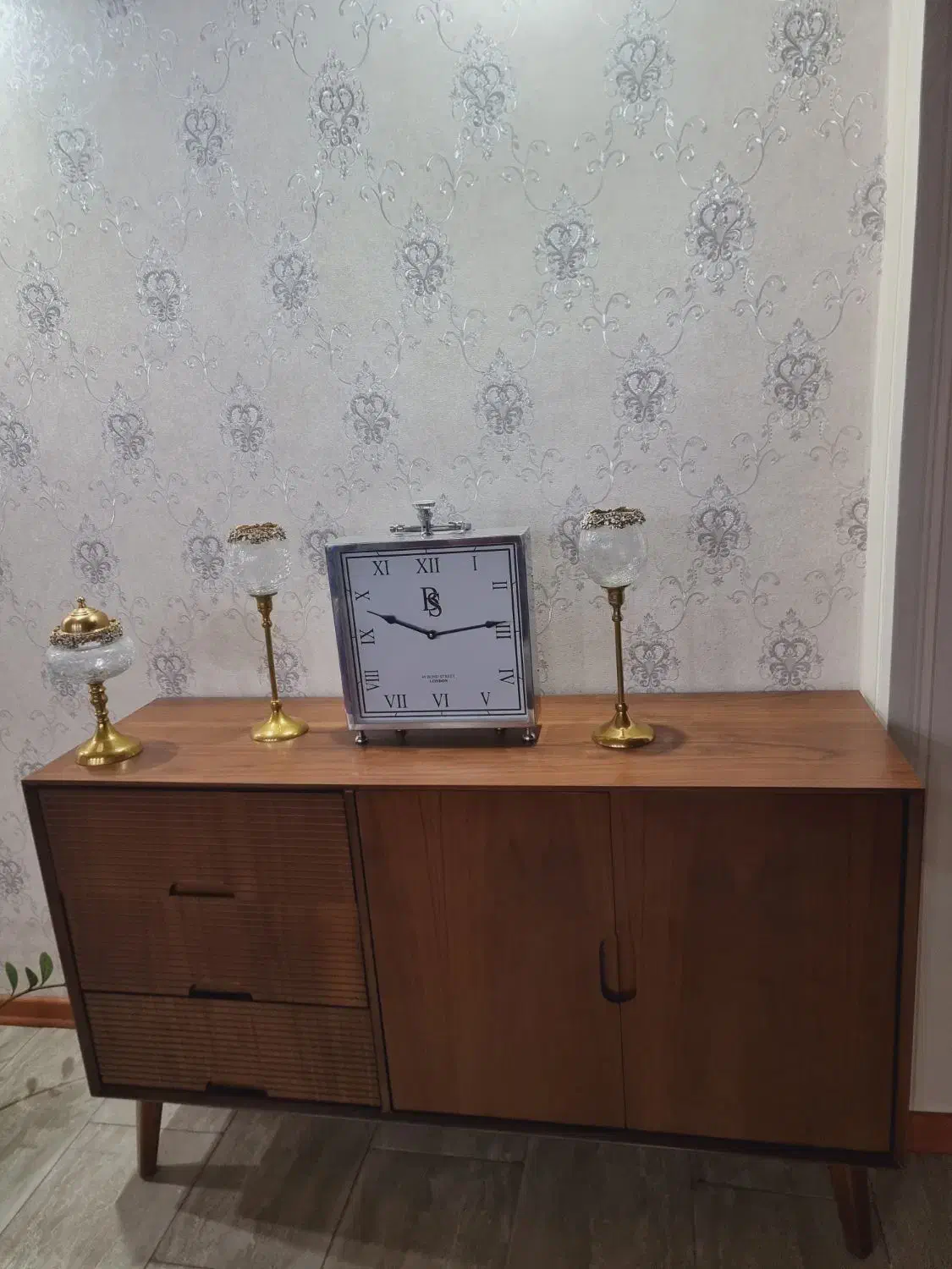 کنسول چوبی در حد نو|بوفه، ویترین، کنسول|چالوس, |دیوار