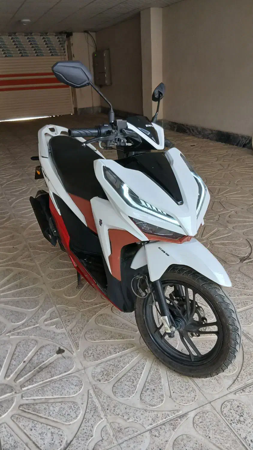 کلیک / مدل ۱۴۰۲ / کم‌کار / کویر|موتورسیکلت|لاهیجان, شیشه گران|دیوار