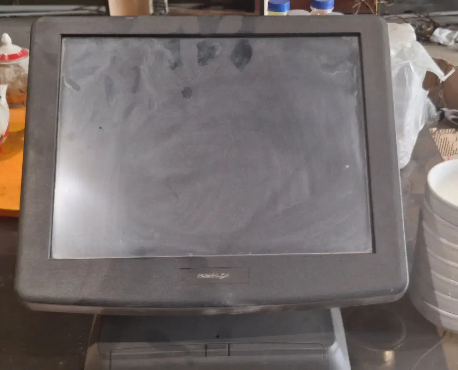 میز و صندلی و قوری و نلبعکی و مانیتور سپیدز|کافی‌شاپ و رستوران|تهران, پونک|دیوار