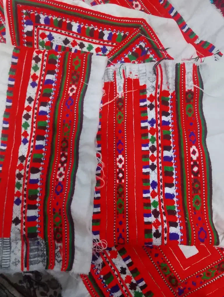 زی آستین|لباس|مهرستان, |دیوار