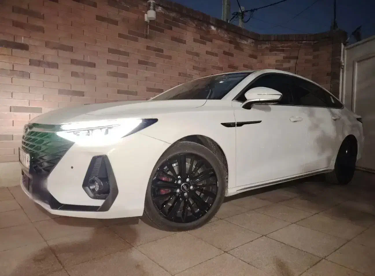 اریزو ۸ ۱۴۰۳ سفید سند ازاد|خودرو سواری و وانت|مشهد, هنرستان|دیوار