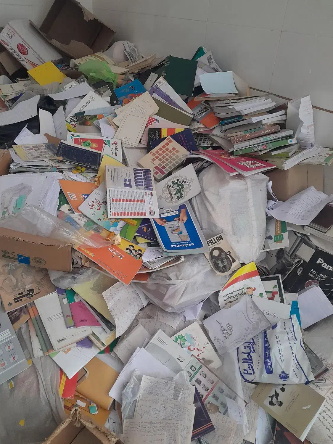 خریدار کتاب جزوه کاغذ سی دی مجله کیلویی در محل|عمده‌فروشی|مشهد, کوثر|دیوار