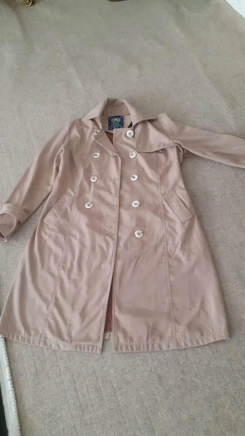 بارونی کرم رنگ|لباس|گنبد کاووس, |دیوار