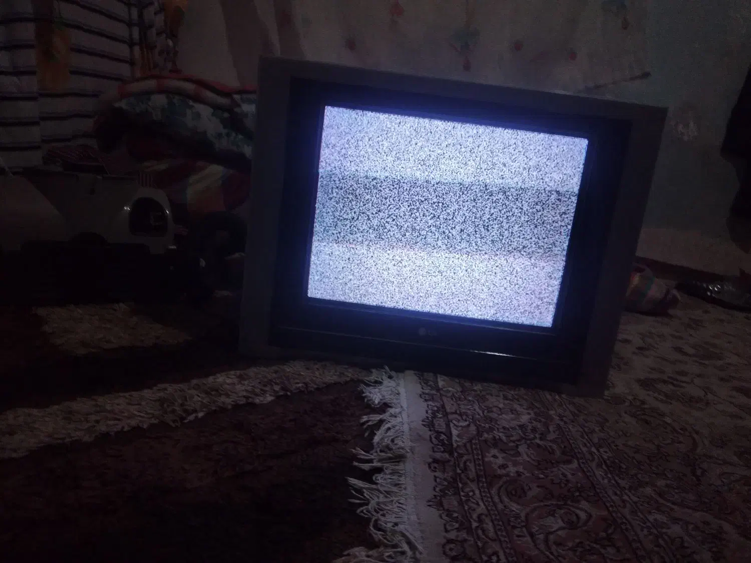 تلوزین|تلویزیون و پروژکتور|رودهن, |دیوار