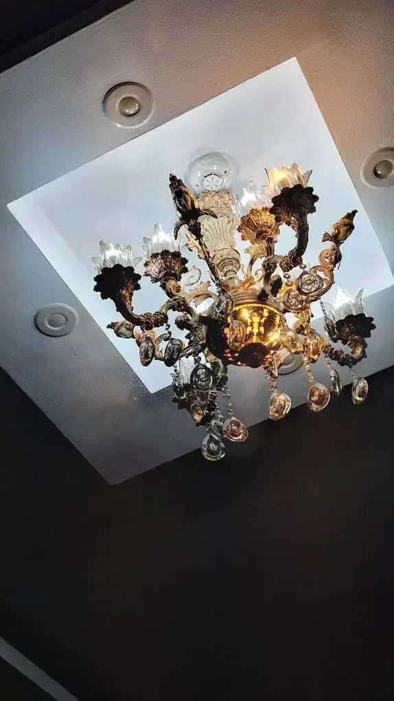 لوستر 8 شاخه 8 ماه گرفتم نو هست|لوستر و چراغ آویز|پردیس, فاز ۳|دیوار