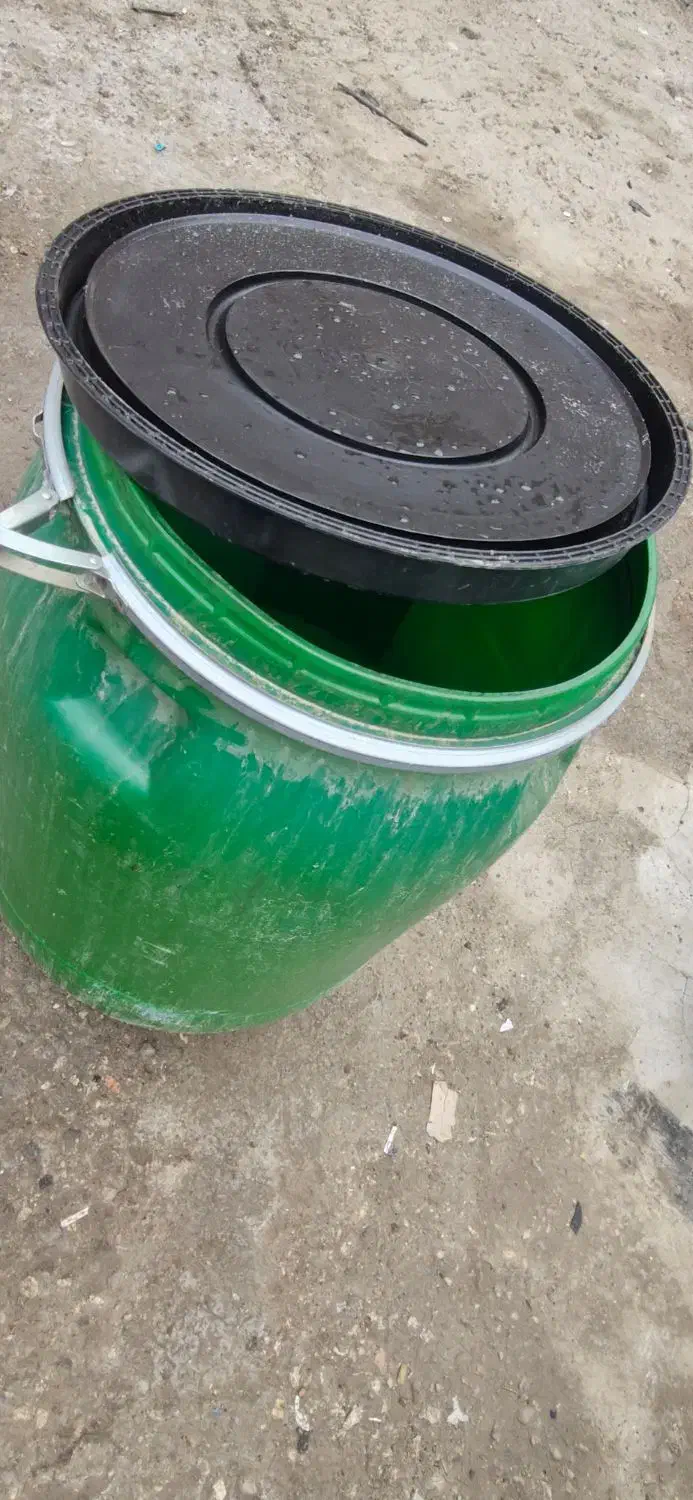 بشکه 220 لیتری  پلاستیکی درب دارم کامل|مصالح و تجهیزات ساختمان|خرمشهر, |دیوار