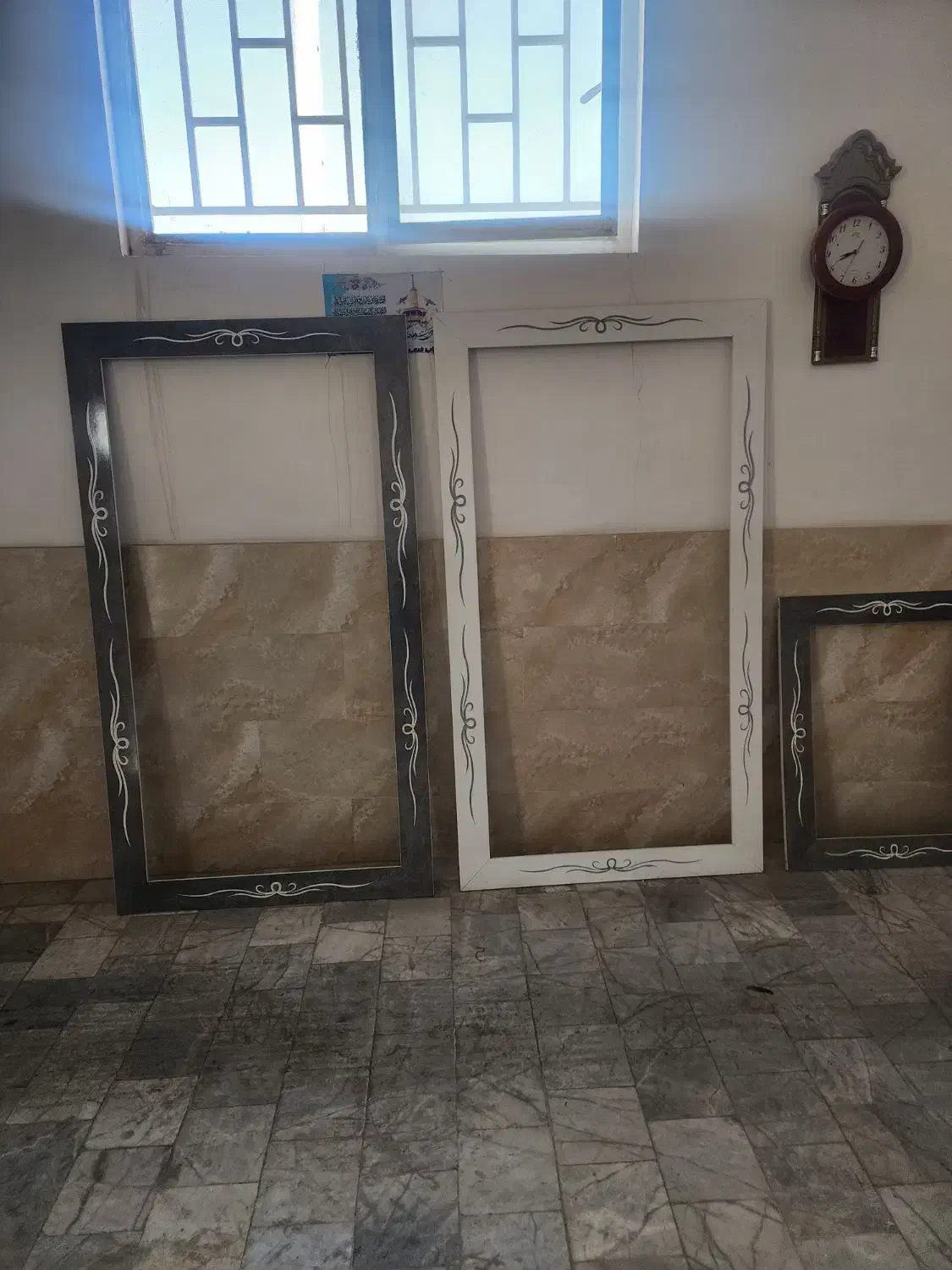 قاب آینه آرایشگاه|آرایشگاه و سالنهای زیبایی|کاشمر, |دیوار