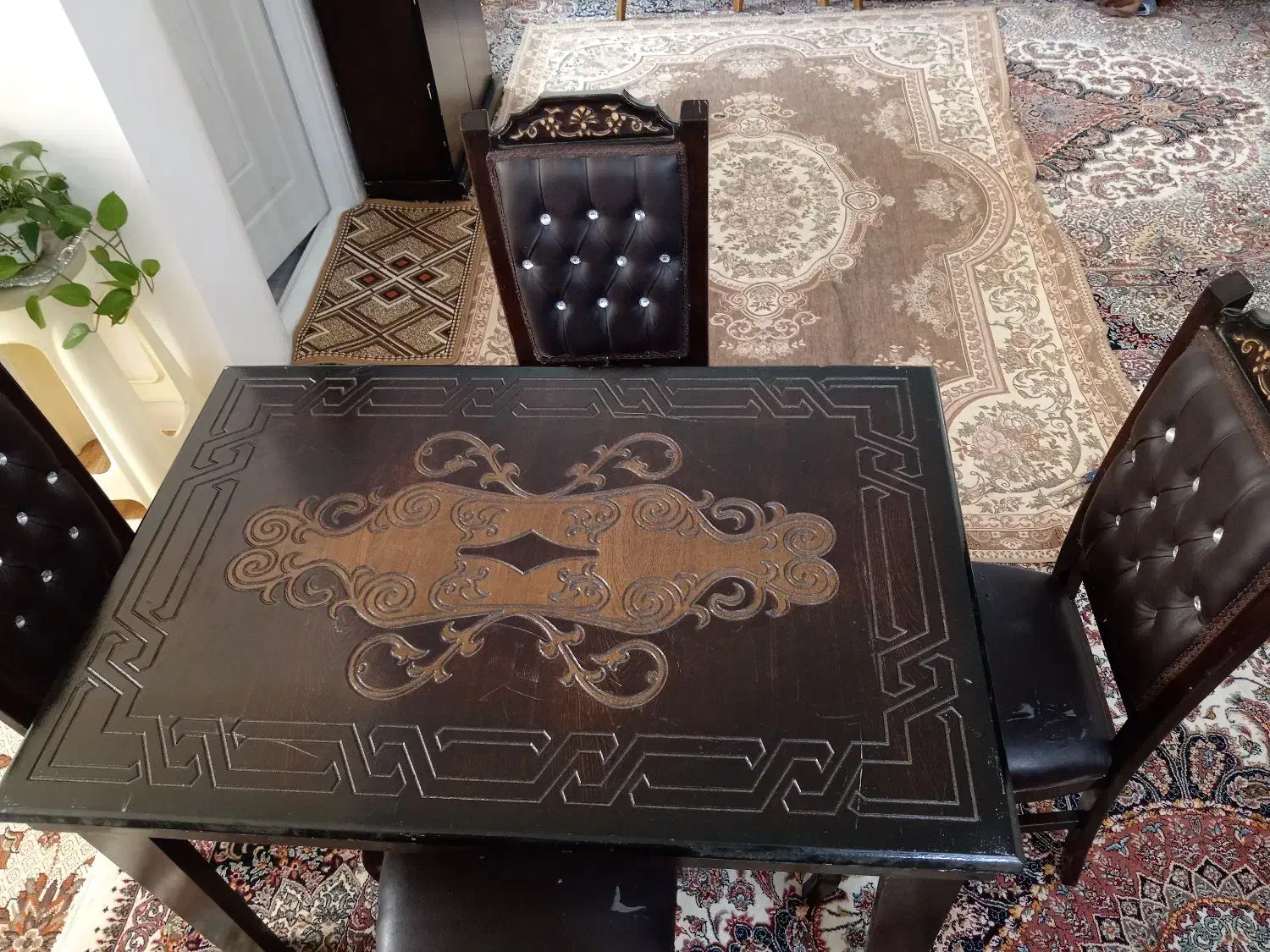 یک عدد میز نهارخوری خوب سالم مرتب|میز و صندلی غذاخوری|نیشابور, ده حلاج|دیوار