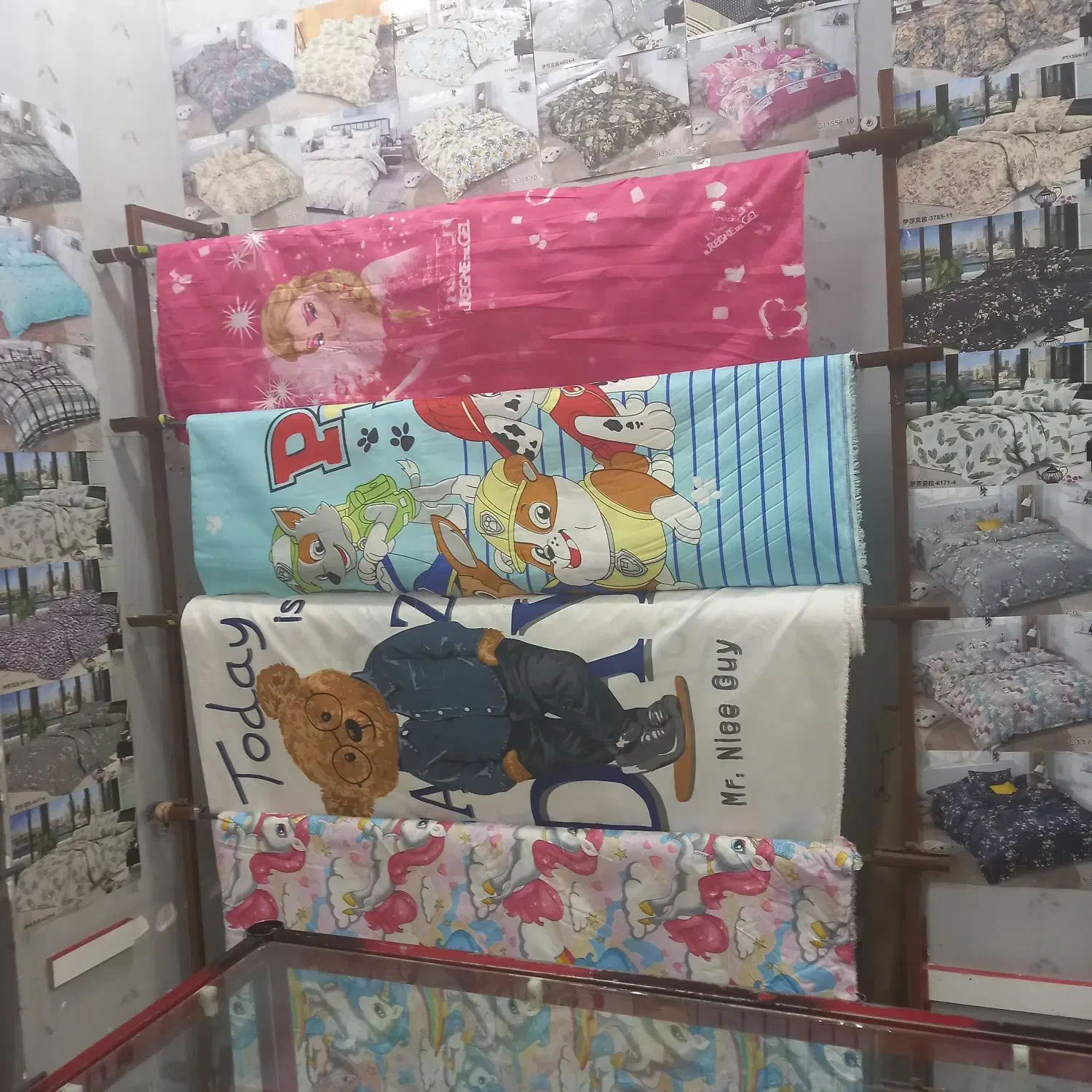 پارچه سرای ابریشم|لوازم خیاطی و بافتنی|سمنان, |دیوار