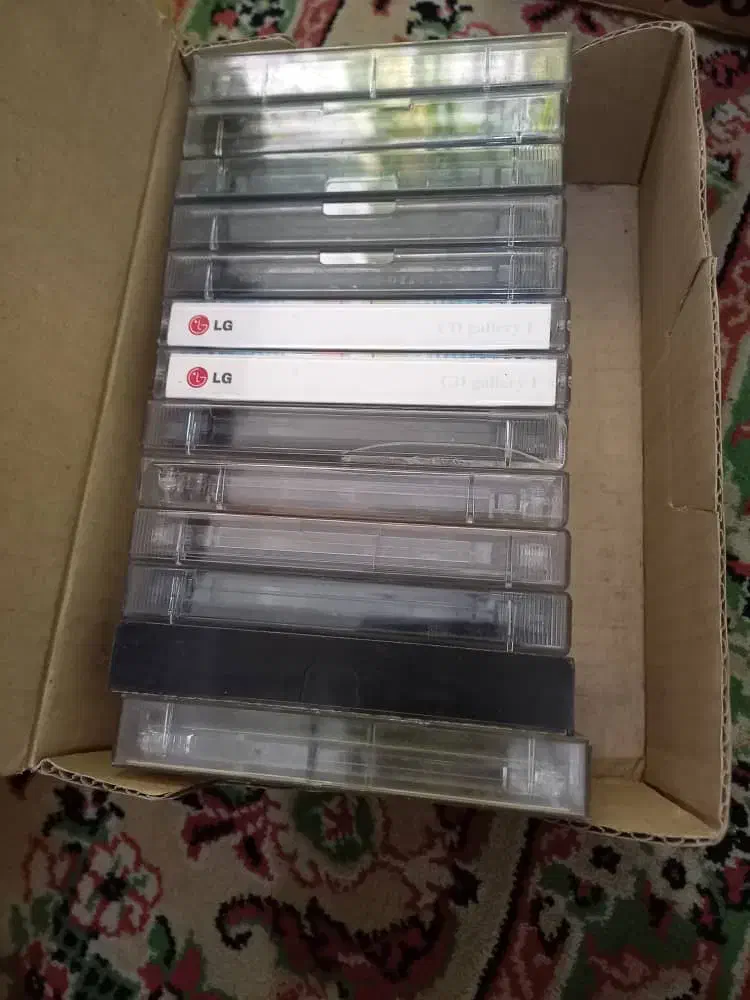 نوار کاست|فیلم و موسیقی|پردیس, فاز ۴|دیوار