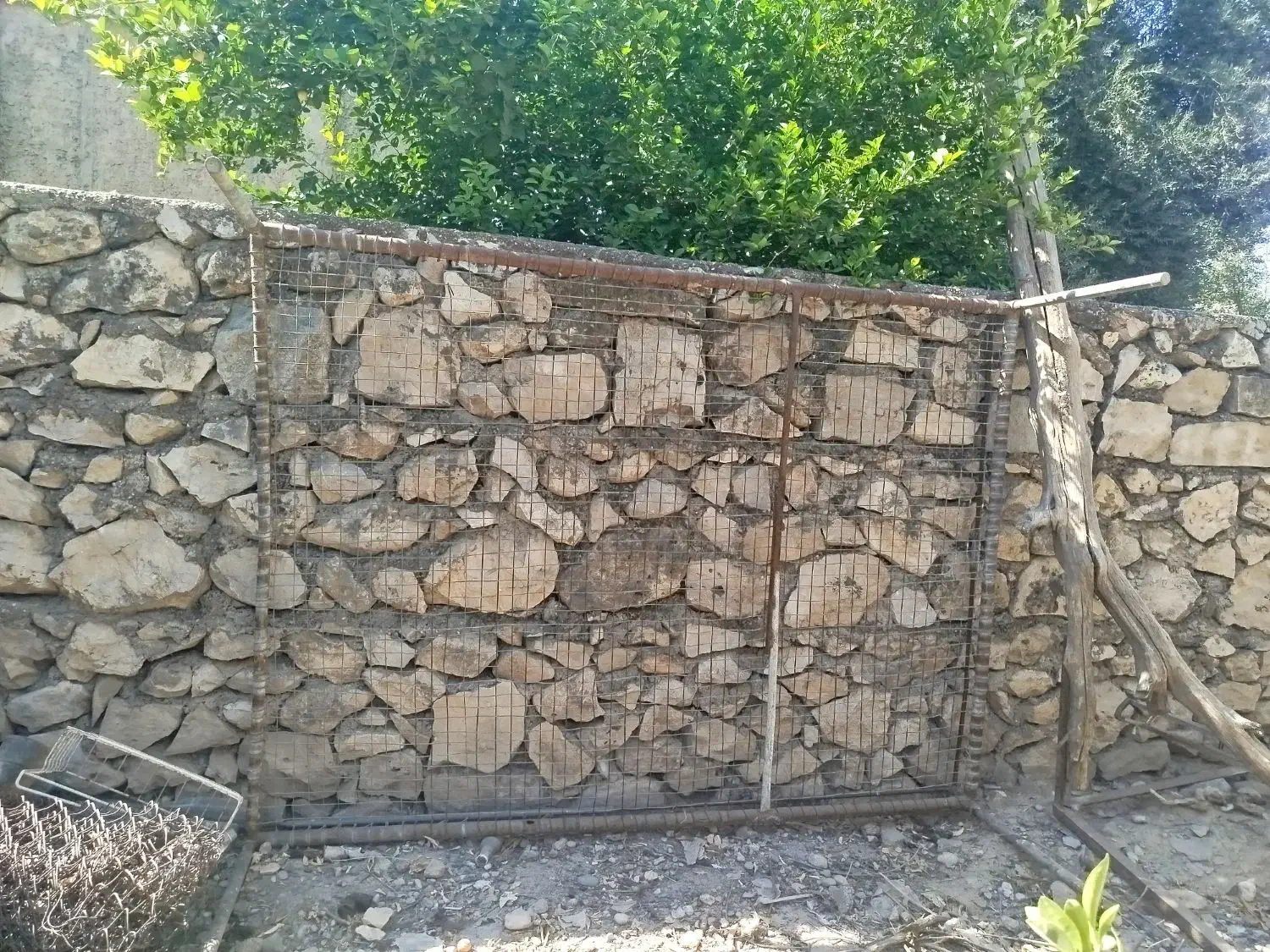 تخت فلزی تمیز و سالم|تخت و سرویس خواب|دهدشت, |دیوار