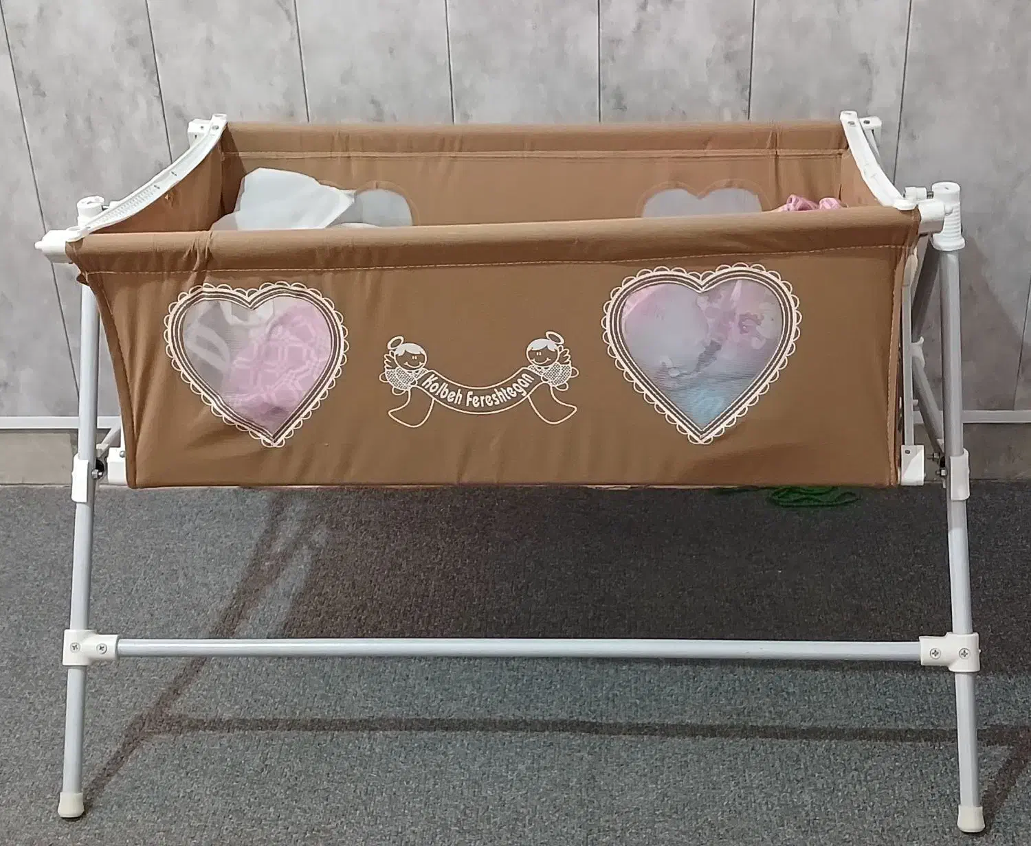 گهواره خاکستری|تخت و صندلی بچه|قائم‌شهر, |دیوار