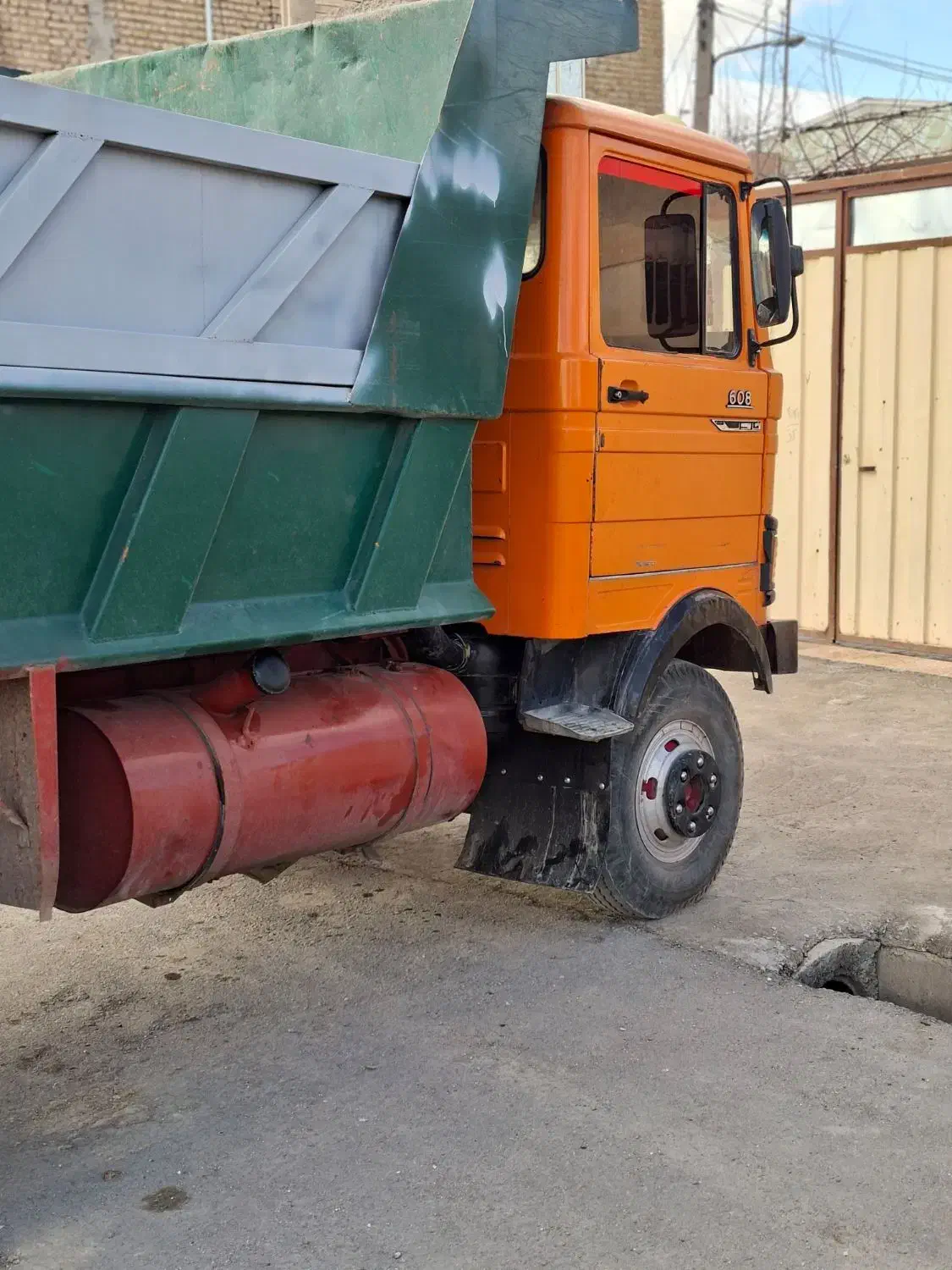 خاور۶۰۸|خودرو سنگین|نهاوند, |دیوار