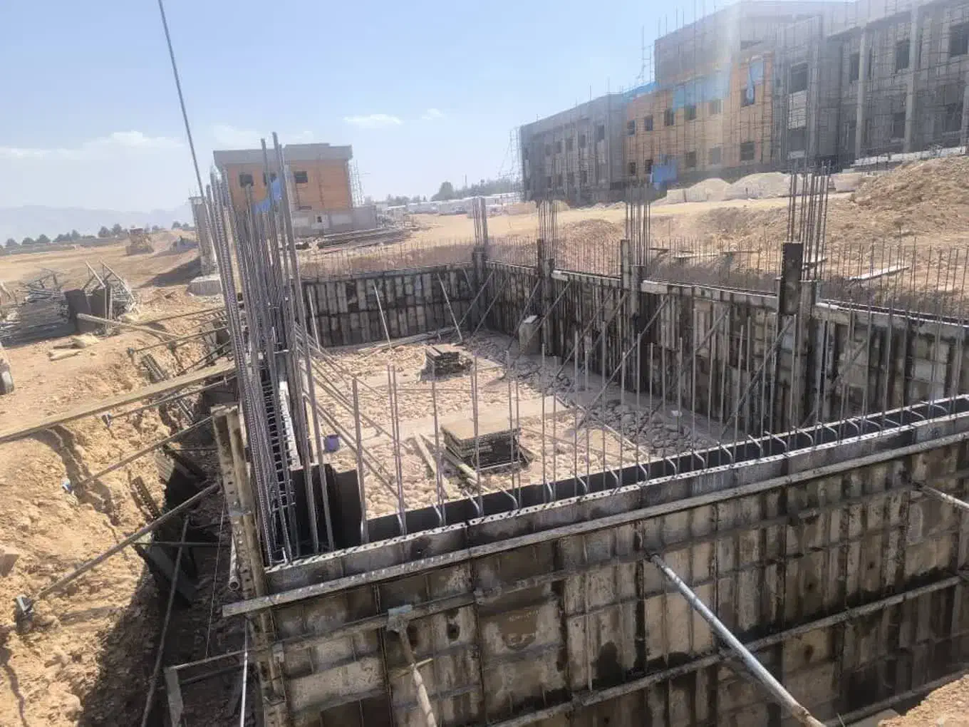 آلموتوربندی و سازه بتنی|خدمات پیشه و مهارت|خرم‌آباد, |دیوار