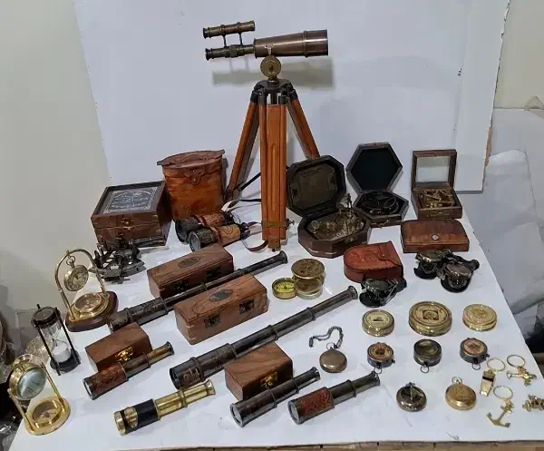 دوربین آنتیک ساعت آفتابی و قطب نمای آنتیک کمیاب|کلکسیون اشیاء عتیقه|تهران, افسریه جنوبی|دیوار