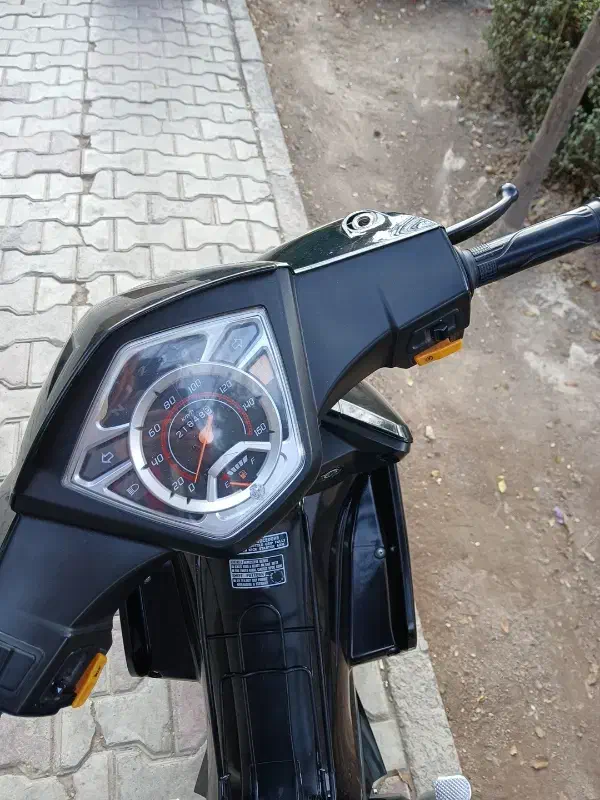 اشیل|موتورسیکلت|کاشان, گریه|دیوار