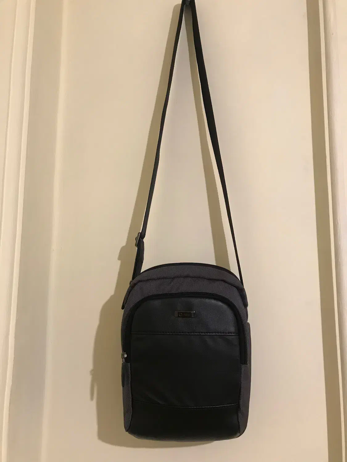 کیف برزنت+چرم نو|کیف، کفش، کمربند|رشت, فلسطین|دیوار