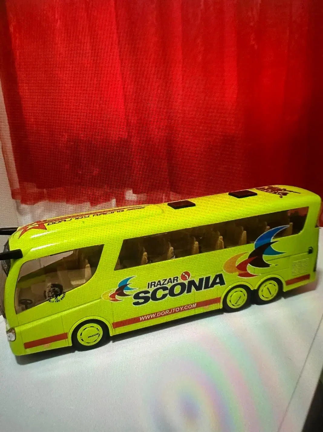 اتوبوس|اسباب‌‌بازی|بابل, |دیوار