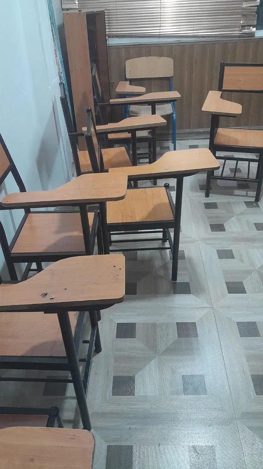 صندلی تحصیلی دسته دار. مبل ساده انتظار|میز تحریر و کامپیوتر|تربت‌حیدریه, فرمانداری|دیوار