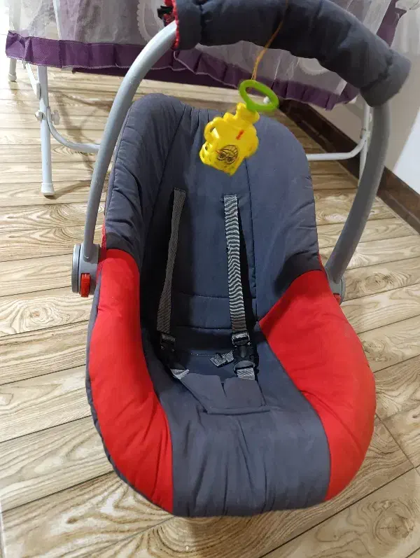 کریر و گهواره نوزاد کاملا سالم|تخت و صندلی بچه|پاکدشت, حصار امیر|دیوار