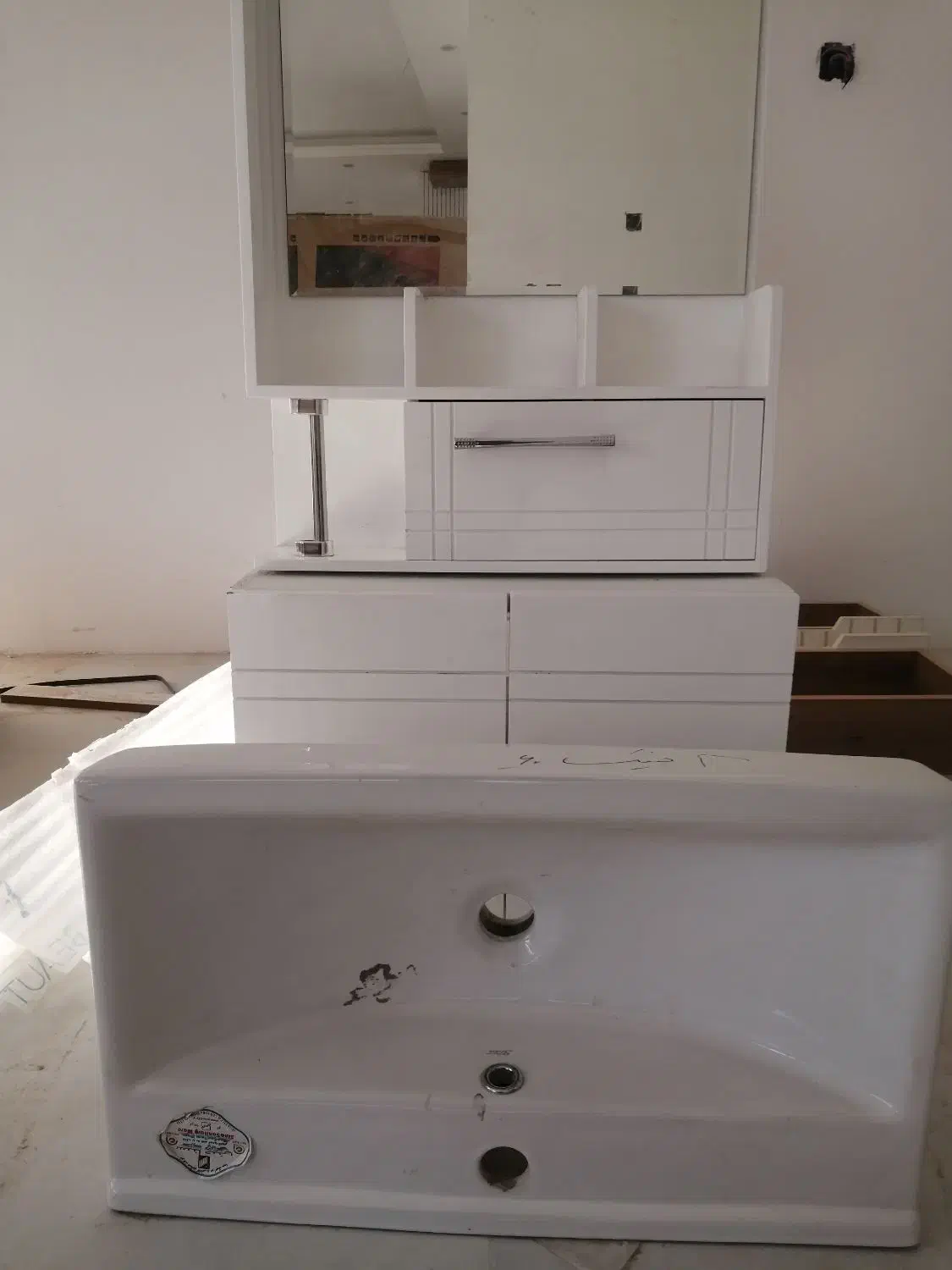 سنگ روشویی با اینه و کمد|لوازم سرویس بهداشتی|کاشان, عربها|دیوار