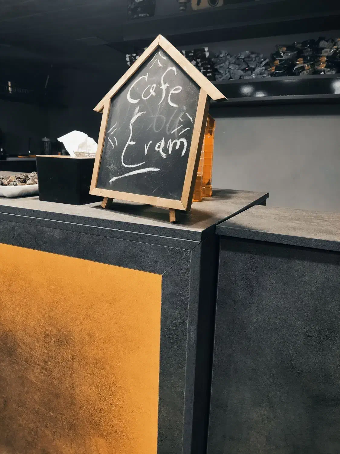 استخدام نیرو جهت کار در کافه|استخدام خدمات فروشگاه و رستوران|عسلویه, |دیوار