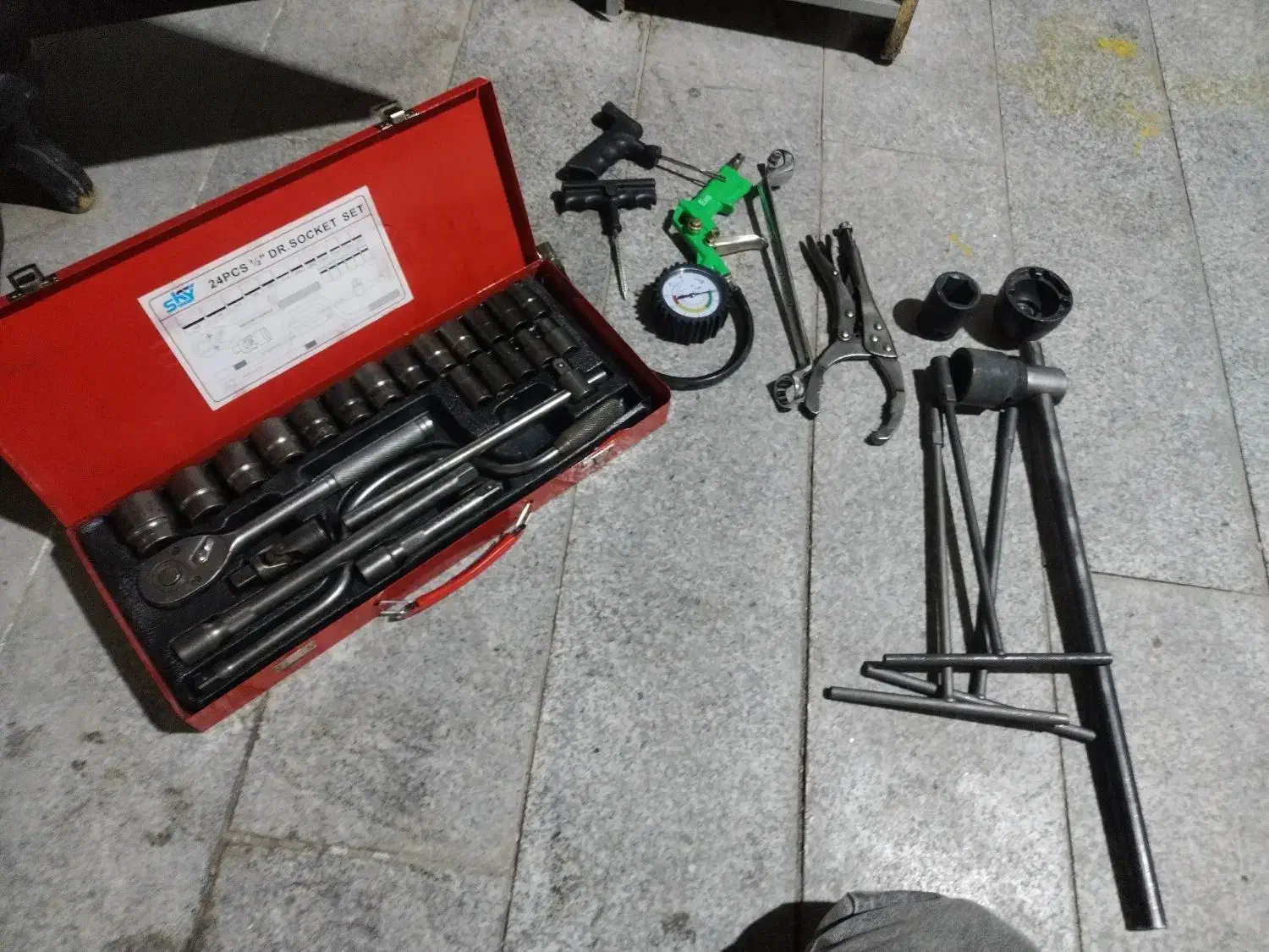 آچار بکس کامل چند عدد آچار دیگه|ابزارآلات|مشهد, چاهشک|دیوار