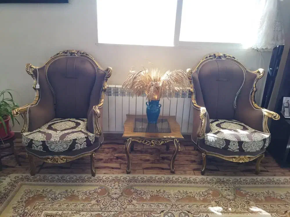 مبل ومیزنهارخوری چوب گردو کلاسیک|مبلمان خانگی و میز عسلی|شاهینشهر, فدک|دیوار